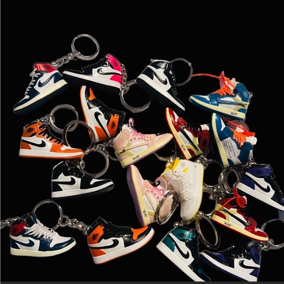 Mini Basketball Nike Air Jordan 3D Sneaker Keychain - Picture 2 of 11